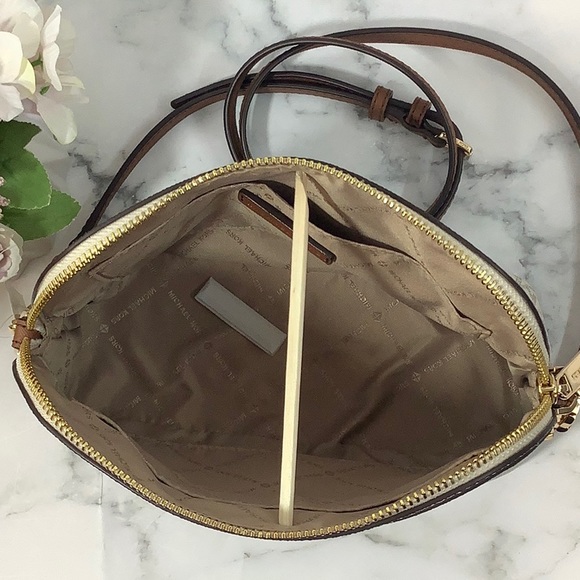 NWT Michael Kors Jet Set Medium Crossbody Leather Handbag (VANILLA) - Picture 5 of 6